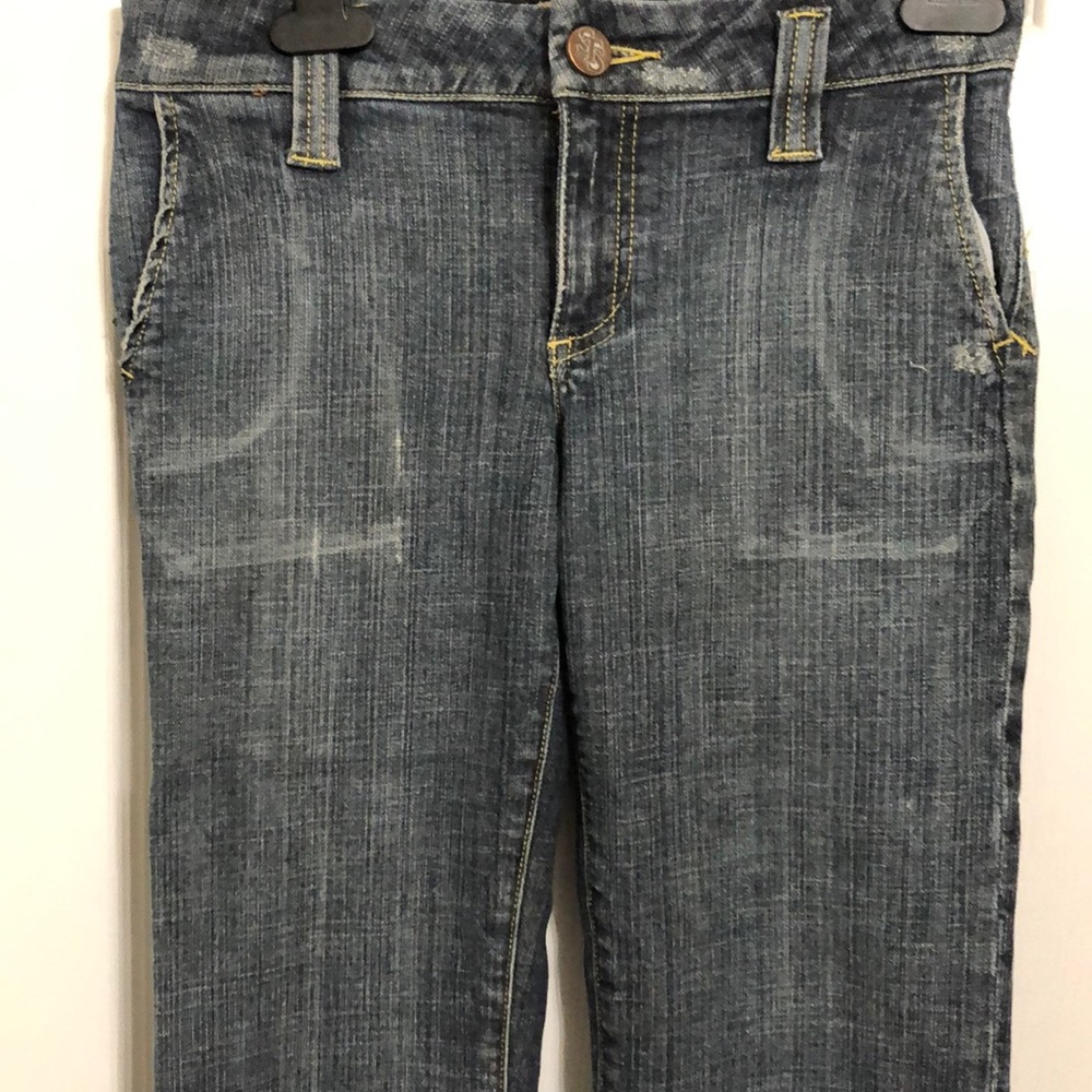 Distressed Capri Jeans with cuffed bottoms! 👖